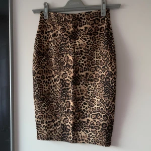 Leopard kjol - Säljes en kjol som är helt ny, superfin till sommaren 😍🌼
