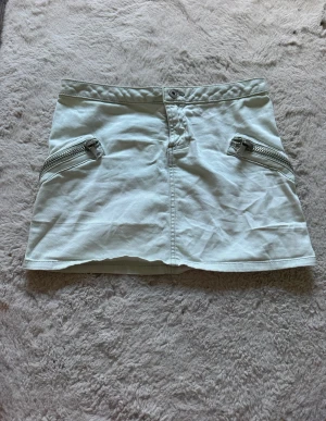 Kjol - Strl S, 36 tvärs över