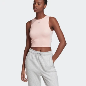 Adidas topp - oanvänd - Helt ny adidas topp, endast testad. Den har en dragkedja i ryggen, färgen är aprikos färg. Storlek S.  Slutsåld överallt, köpt för 299kr. Säljer för 99kr