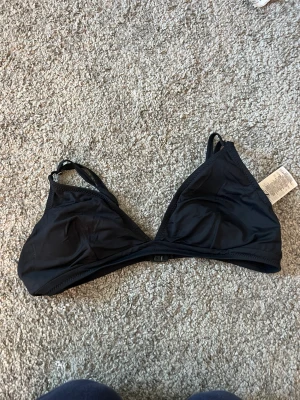 Bikinitopp - Bikinitopp från Only i bra skick