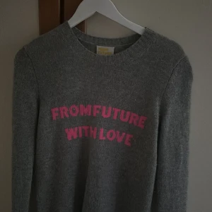 From Future - From Future 100% cashmere tröja, one size men skulle säga att den är en storlek  S/M. Tröjan är second hand men är bara använd av mig ett fåtal gånger! 