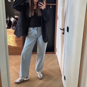 Ljusblå &Otherstories jeans - Storlek 27/30
