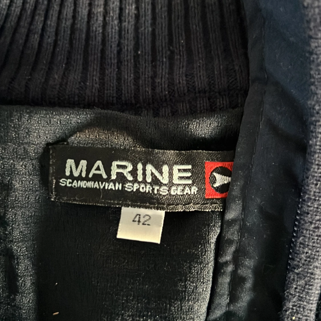 Fodrad stickad jacka med blixtlås - 91