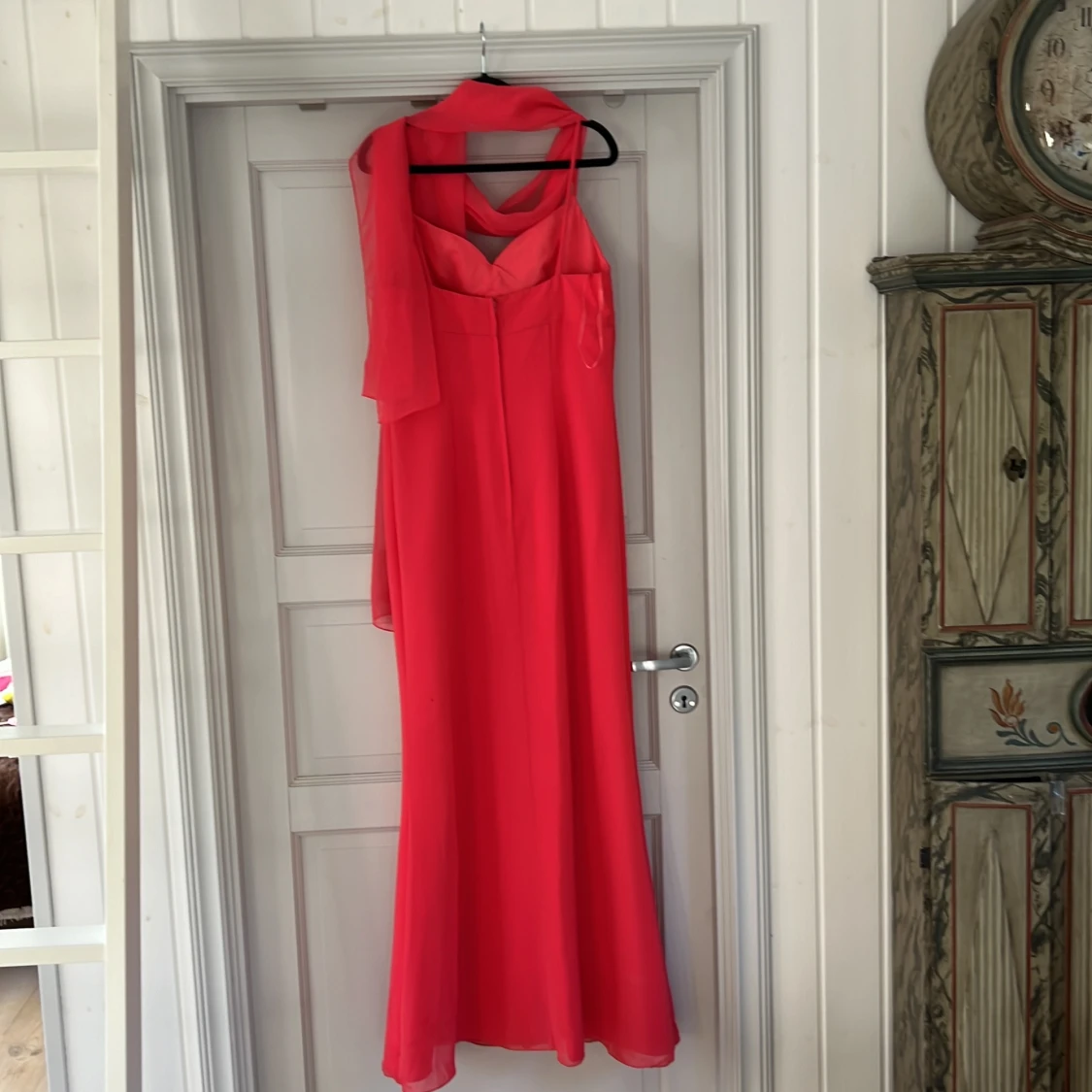 Lång klänning med schal - 90