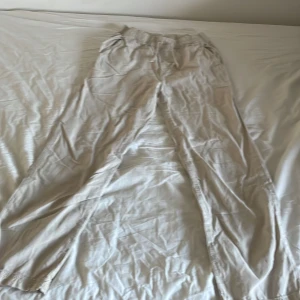 Storlek 164 passar lite större - Skick 9/10 och parfekta för sommaren och de är jätte billiga för de är för små! Kontakta vid minsta fundering