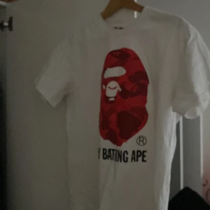 Bape T-Shirt - Säljer denna sköna bape T shirt används inte längre, storlek M passar S