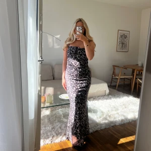 Leopard klänning  - Ifrån Gina, använd 2 gånger 