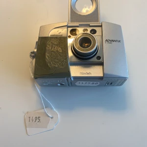 Oanvänd kamera 1999 - Kodak T700 Helt ny, aldrig rullat en film i. Jag råcka trycka in en knapp. 