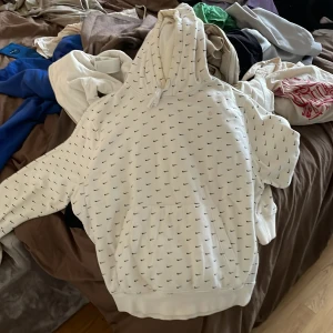 Nike all iver hoodie - Fint skick sitter som en m