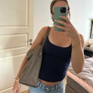 Brun/Beige väska💕 - Säljer denna vintage väskan💕