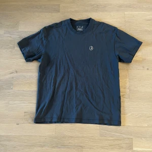 Polar T-shirt - Säljs pga ingen användning. Kom priv om fler frågor.