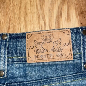 DUBSTER GIRL Jeans kjol - Ett par jättesnygga jeanskjol som tyvärr inte går åt användning. 