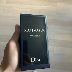 Dior sauvage EDP - Dior sauvage edp är en parfym som passar bra till nästan varje läge och är en year around parfym enligt mig, EDP passar bra till både tonåringar och vuxna 