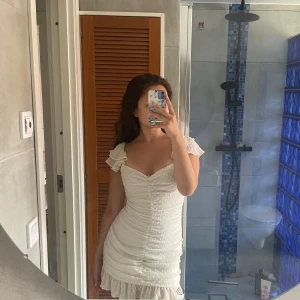 Klänning zara - Så söt klänning från zara, använd fåtal gånger💞 passar xs-s