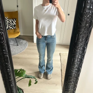 Bootcut jeans - Mycket sällan använda, lågmidjade bootcut jeans från Ginatricot, säljer pga många andra jeans så de används ej.