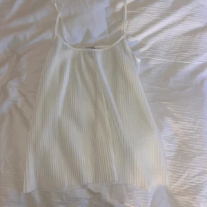 Vit ribbad rak topp - Vit ribbad topp