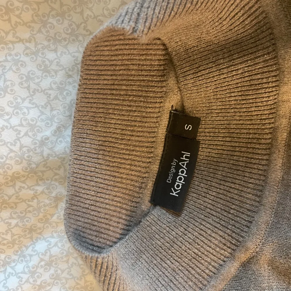 Så fin stickad tröja från Kappahl som är oanvänd, nypris 399kr💞. Neuleet.