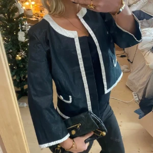 Så fin kofta! - Bilder lånade från förra ägaren, köpte här på plick⚡️⚡️ Så snygg till vardags eller fest!💫