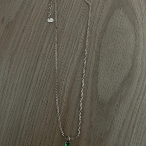 Timi halsband guld/grön - Ett helt nytt halsband från Timi jewlery🩷  OBS! Alla saker som köps innan kl 17 skickas samma dag när du köper hos mig!🩷