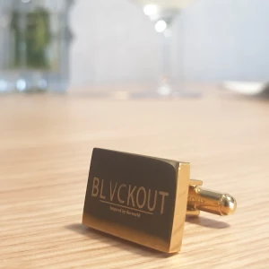 Manschettknappar  - Stilren manschettknapp av modell större, som verkligen syns. Aldrig använd, nyskick