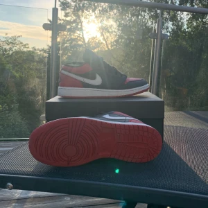 Jordens  - Hej  Säljer min jordens använda få tall gånger Inga märken  och i sprillans nytt sick Är 0,5 stora i storleken 👟 Kan pruta eller byta skor Kontakta mig över vilken fråga som hälst💌