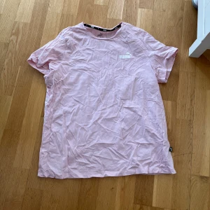 Puma t-shirt  - Puma t-shirt i storlek XL (jag skulle själv kalla den L)