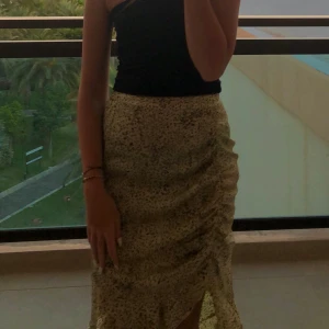 Satinkjol - Mönstrad satinkjol från Veromoda i storlek XS💕