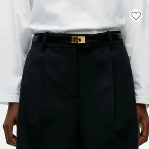 Skärp  - Jättesnyggt skärp ifrån arket. M/L. Endast testat. 300kr