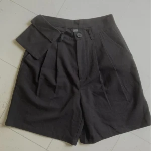 Vida shorts - Knälånga svarta vida shorts som passar xs! Skriv gärna vid frågor☺️💜