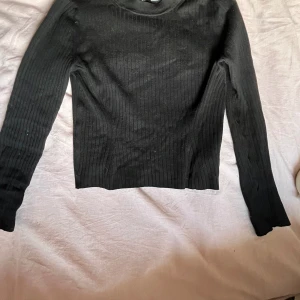 Ribbad tröja  - Ribbad tröja från H&M inte så använd.