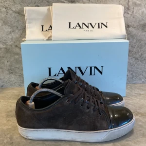 Lanvin - Säljer nu dessa bruna Lanvins i storlek 44 | Med skorna följer box och två dustbags med | Hör gärna av er vid fler frågor eller funderingar |