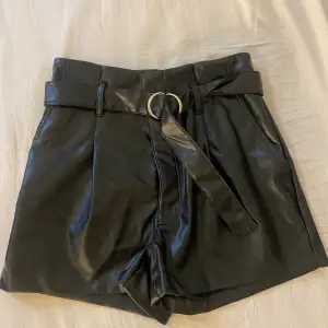 Skinn shorts från hm💖inga defekter och är i bra skick