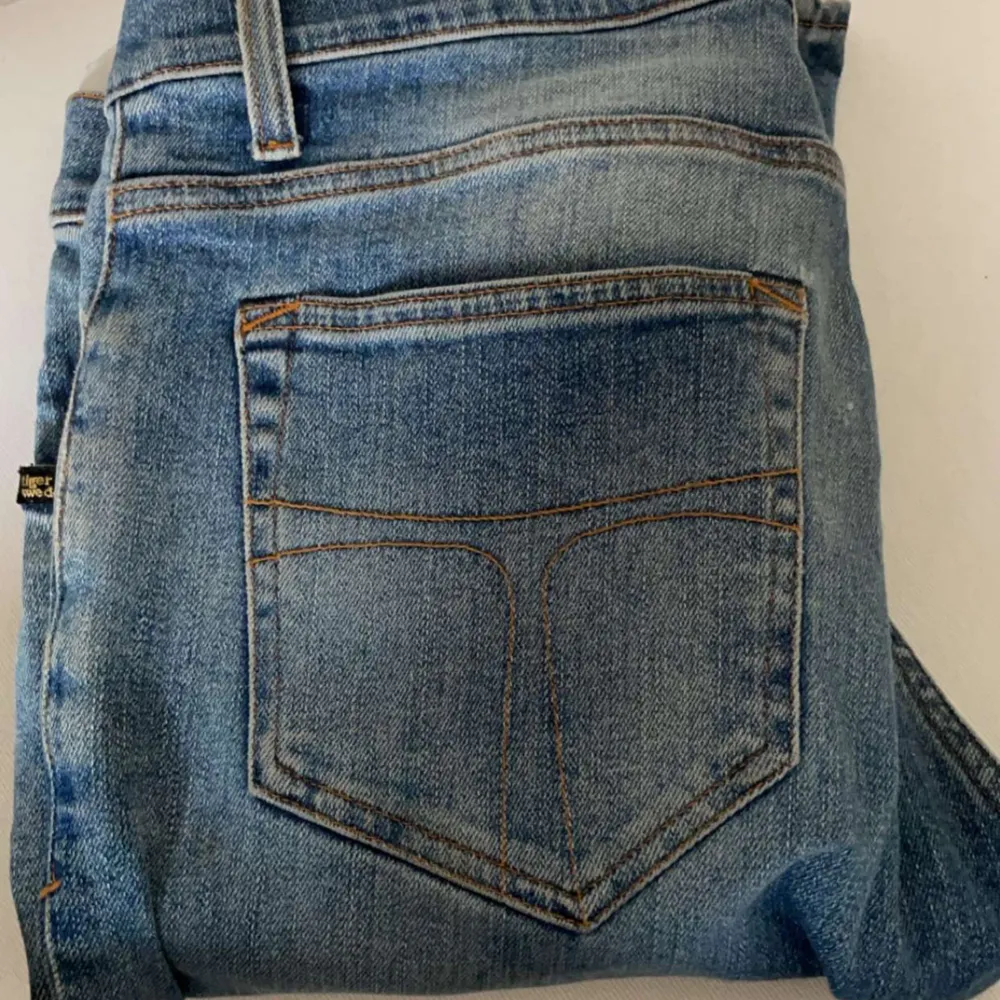 Säljer nu dessa feta tiger of sweden jeans som inte kommer till någon användning. Modellen är slim fit och passar 30/32. Hör av er vid frågor eller funderingar. . Jeans & Byxor.