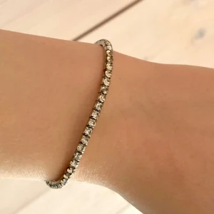 Armband  - Supergulligt armband som inte kommer till användning. Inga defekter. Frakt tillkommer på 18 kr 💙