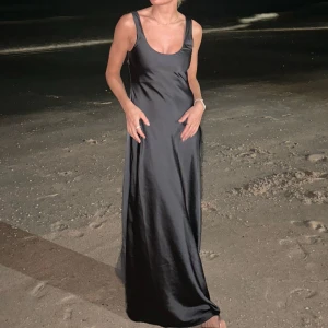 Maxiklänning  - Svart maxiklänning från Bikbok. Använd en gång. Storlek XS