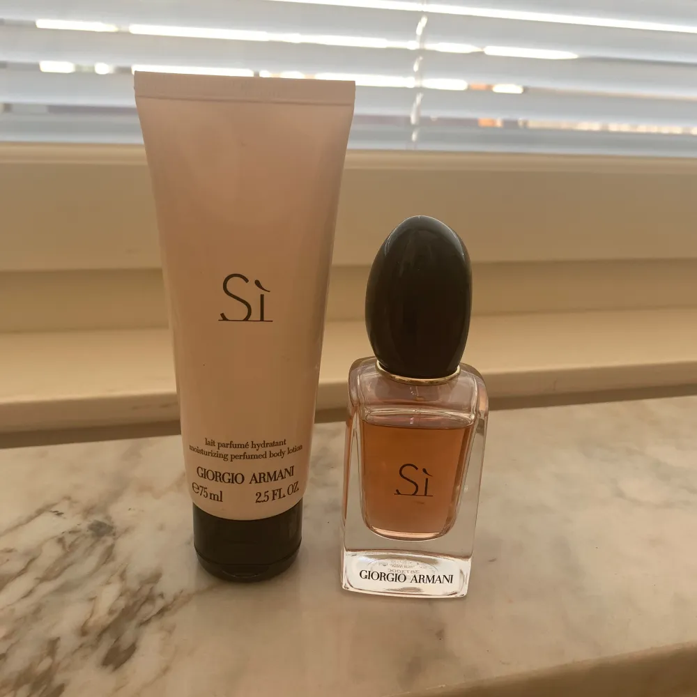 Oanvända produkter från Armani ”Sí” . Muu.