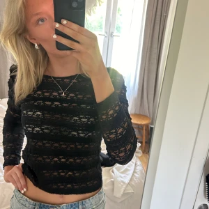 Spets topp - Super snygg spettopp kör second hand men knappt använd! Storlek M