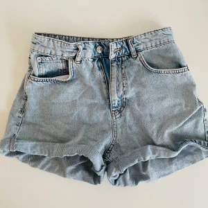 Jeansshorts från ginatricot - Ljusa fina jeansshorts från Ginatricot✨