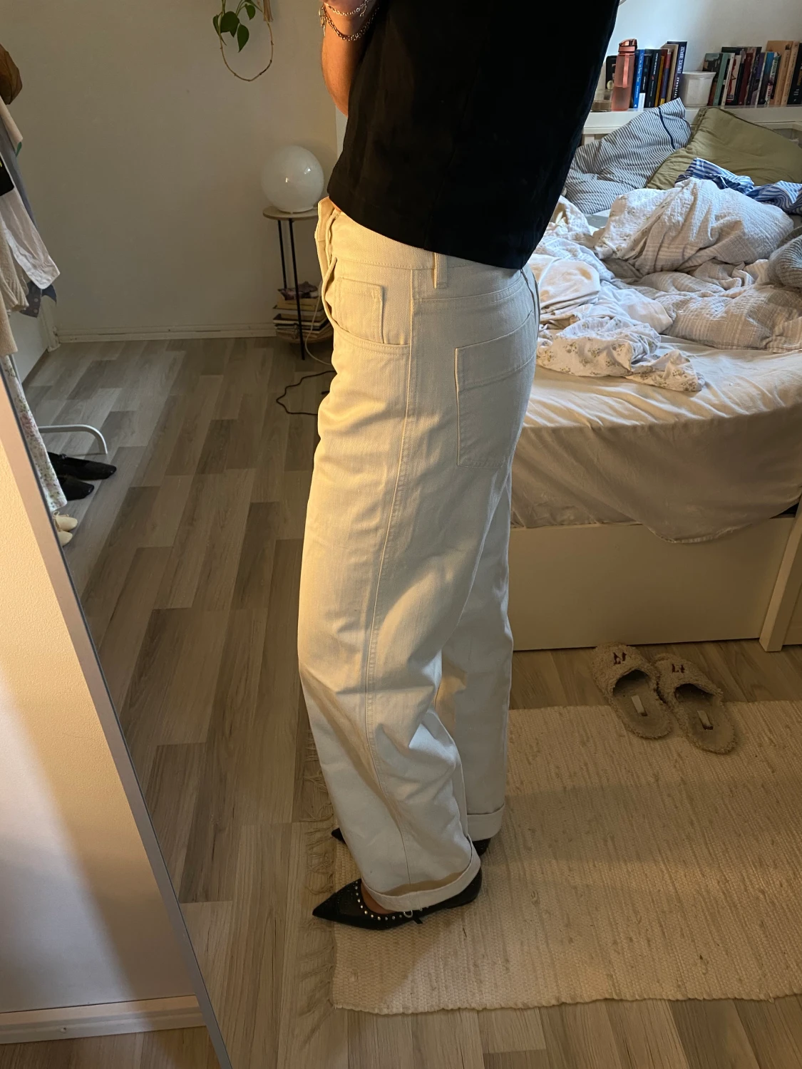 Oanvända vita jeans/byxor