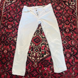 Dondup jeans vit W33 - Storlek 33. Nyskick då dom ej är använda 