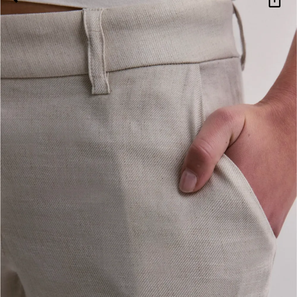 Säljer nu dessa som är använda 1 gång, storlek 38💘 eventuellt om någon vill byta mot en strl 36. Jeans & Byxor.