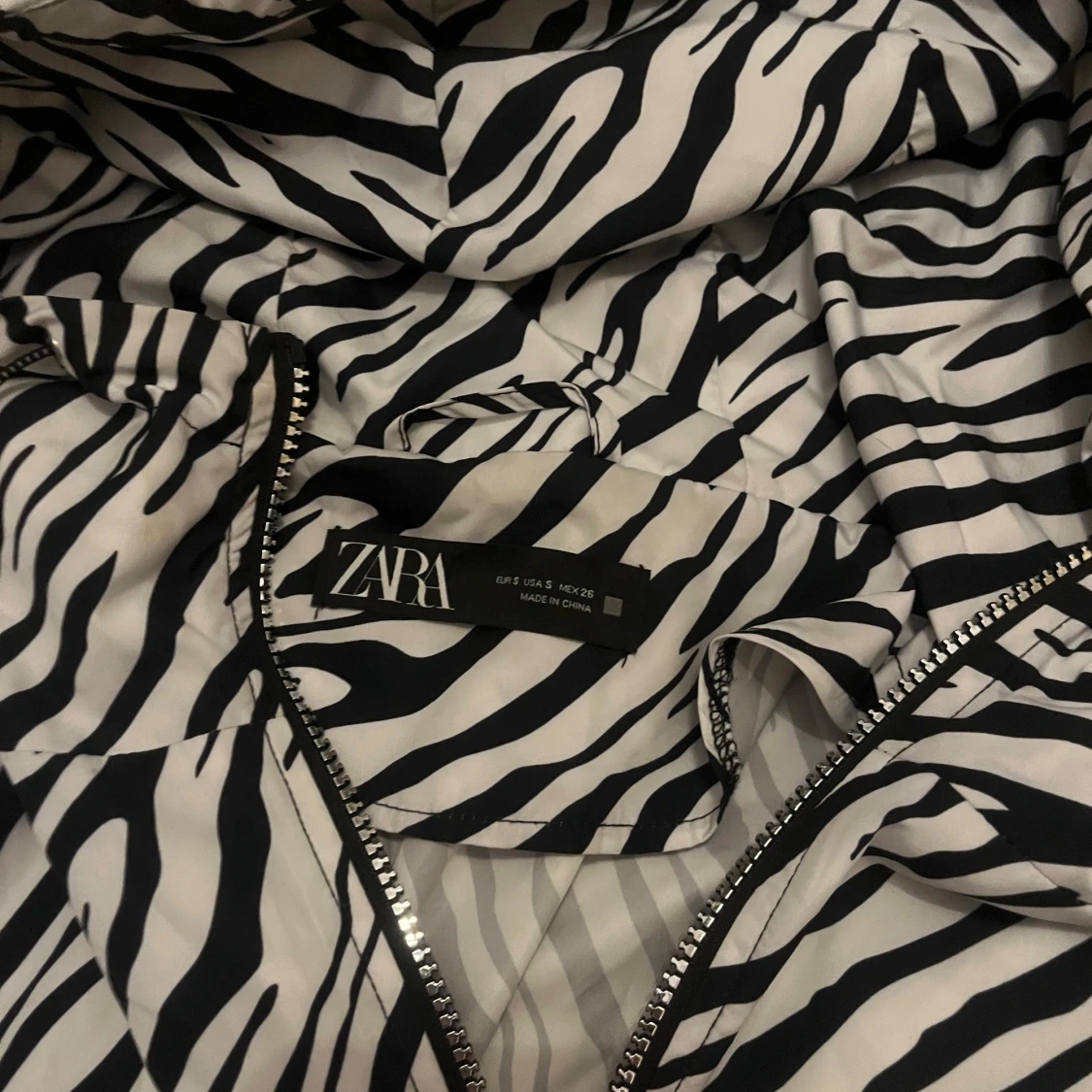 Zara regnjacka zebra  - 90
