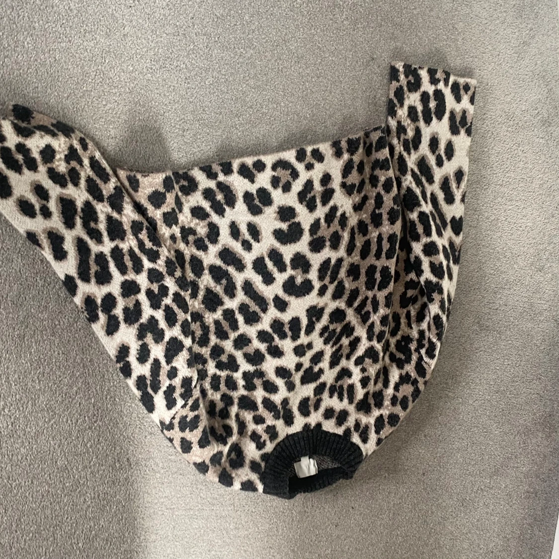 Leopardmönstrad stickad tröja från H&M - 92