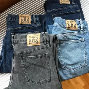 Säljer 4 par jeans av märket Sweet skateboarding. Storlek XS, XS, 29, 30.