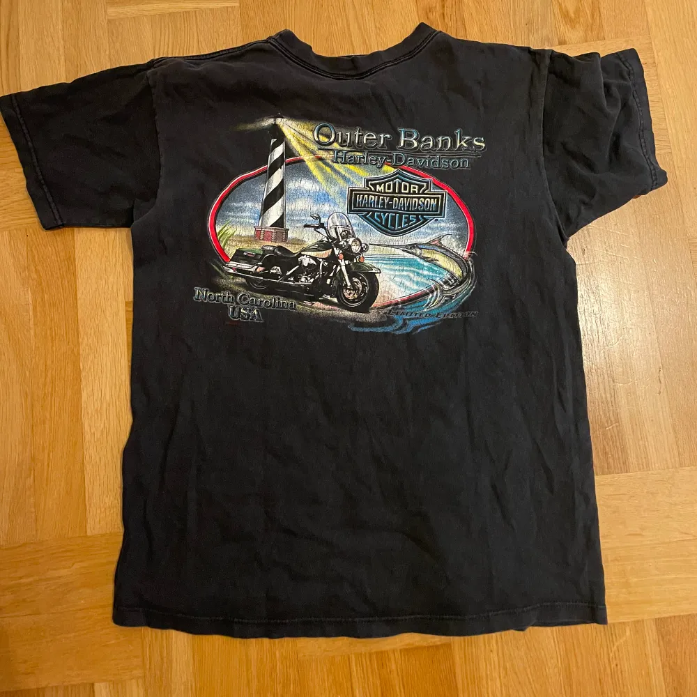 Säljer min Harley Davidson tshirt då den inte kommit till så mycket användning det senaste! . T-shirts.