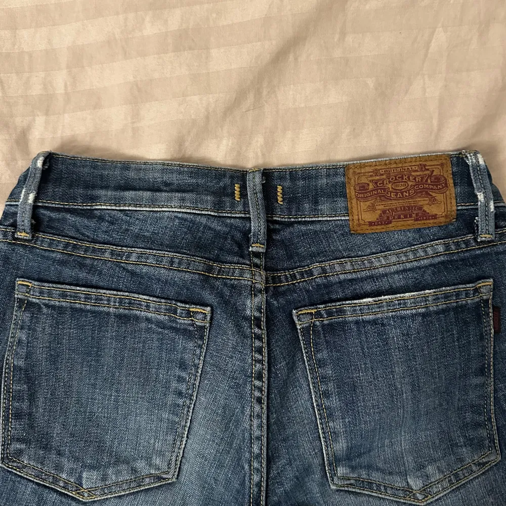 Säljer mina jättefina jeans i storlek 25/33 då dom tyvärr sitter lite tajt och är lite för långa för mig som är 164. 💓. Jeans & Byxor.
