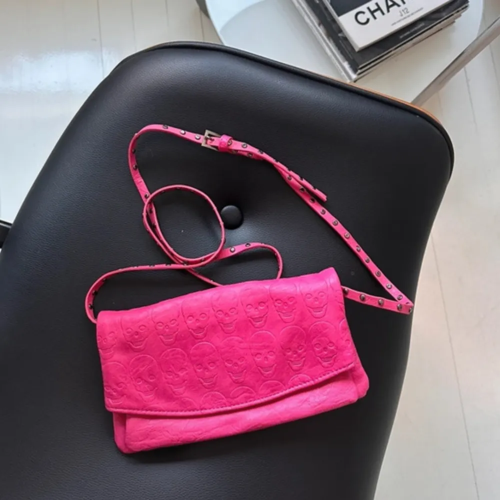 Cool rosa väska i fint skick🫶🏼. Väskor.