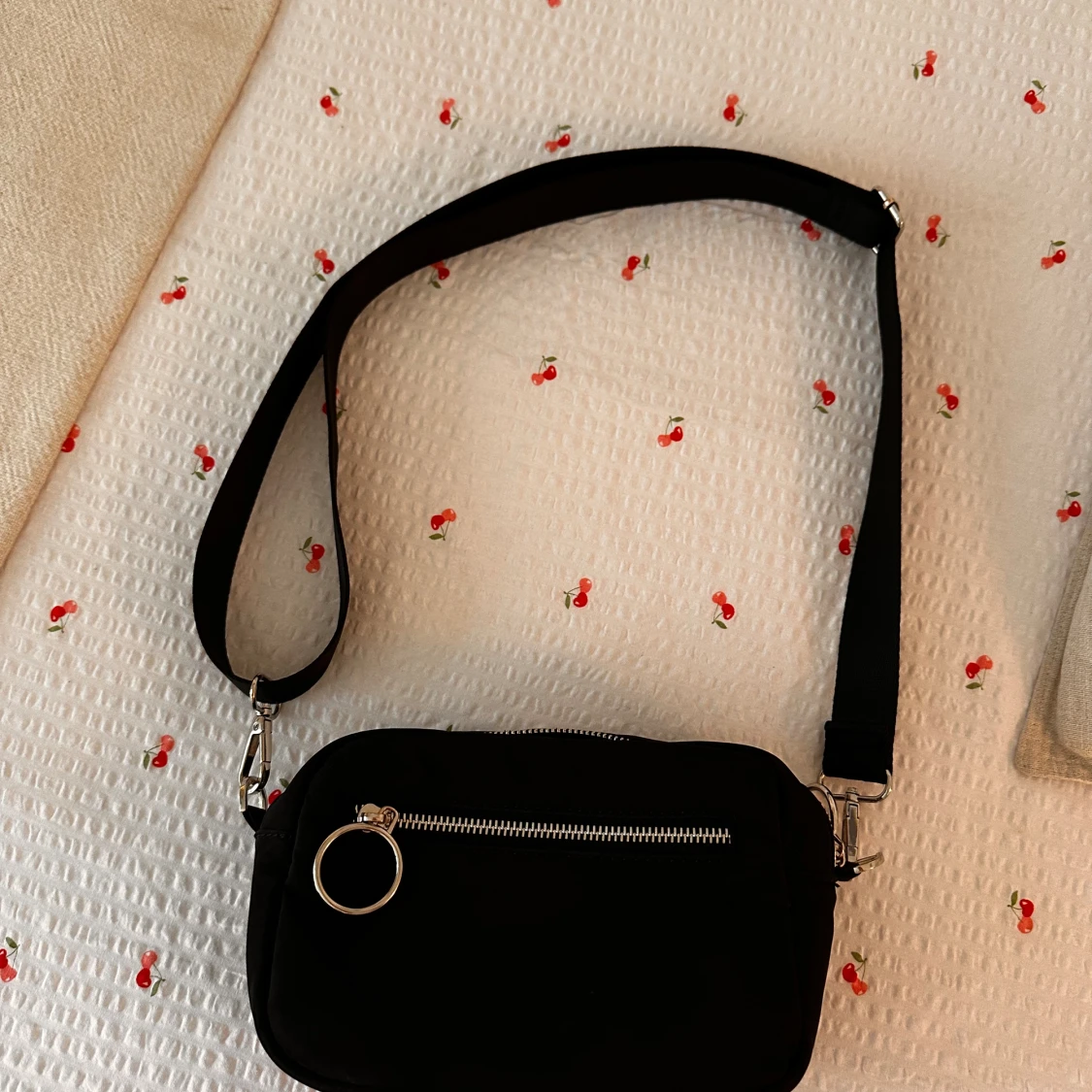 Svart handväska Åhléns  - 91