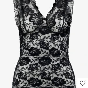 Spetts Linne - Jättegulligt spetts linne, helt oanvänt och bara prövat 💞 Nypriset är 400kr 