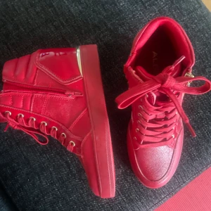 Sneakers  - Sneakers från ALDO. Köpta i USA. Oanvända.